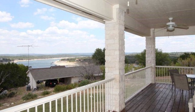 3 BR, Lake views and minutes from marina!!!