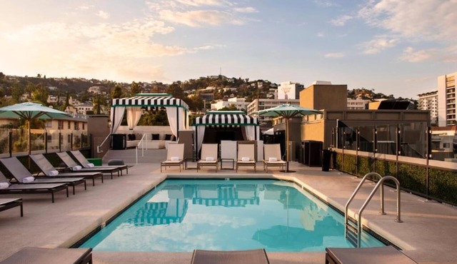 3 Modern King Suite with Balcony, Hollywood Views and City Skyline Scenery