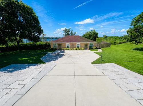 3BR 2BA Modern Spacious Lake Home 4Miles LEGOLAND - 1724