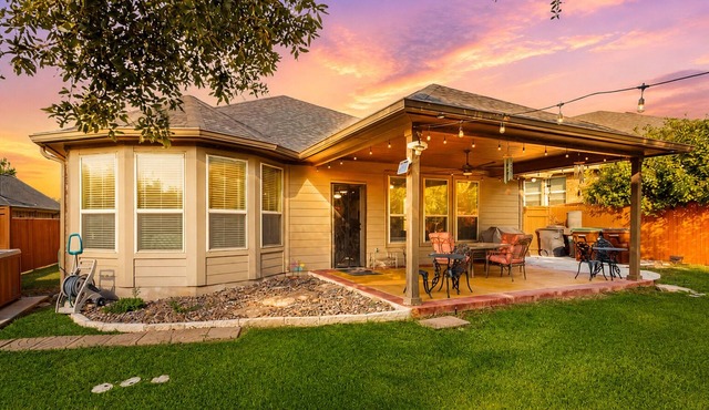 3BR Home w, foosball! Close to Six Flags