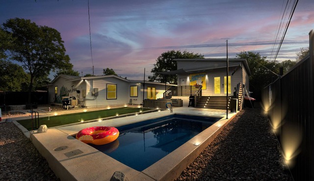 4 Bdrm / 6 bath - Heated Pool, Mini Golf, Pool House, Theater, Games