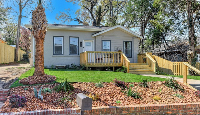 4-bedroom house 5 min from Masters - back apartment - two kitchens - BBQ - games