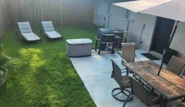 4 BR 2BA Home Private Fence Patio, Grill, Easy Boat & Tlr. Parking