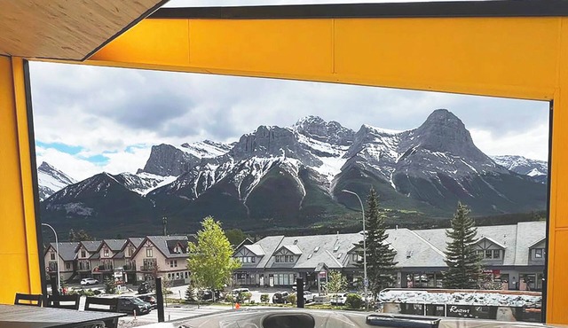 4 BR with Epic Mountain View, Hot Tub, Garage EV Port, Super High Ceiling