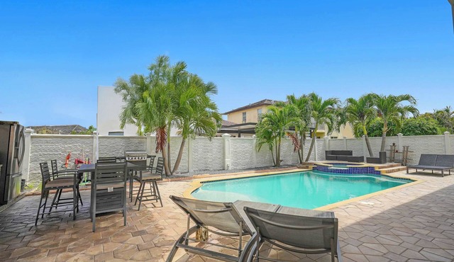 5-BD,5-BA Tropical Oasis - Pool, Patio, Fun