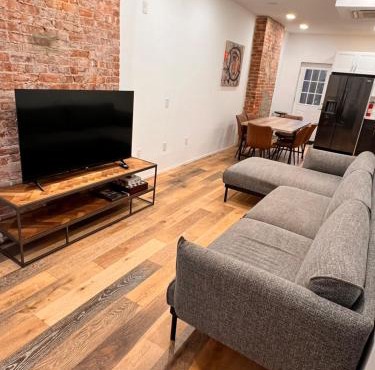 5 bedroom 3 bath apartment sleeps 10plus Jersey City Central 5 min walk to PATH
