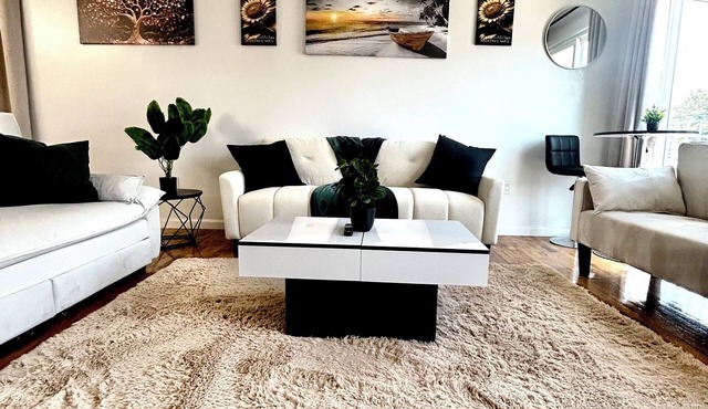 5 MINS TO NEWARK EWR INT AIRPORT. NYC. MANHATTAN. TIMES SQUARE. PARKING. LAUNDRY