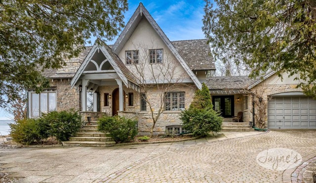 6 bed 4 bath cottage in Tiny with stunning beach on Georgian Bay!