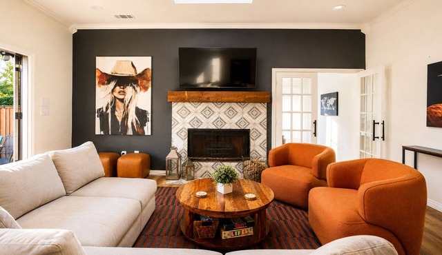 6 Minute Drive to Universal Kids Resort, Sleeps 10, Group Stay, Work Remote!