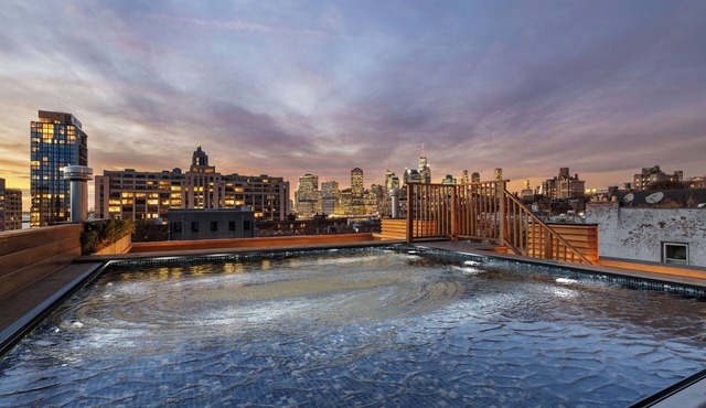 7 bedroom home with rooftop pool overlooking Manhattan skyline & indoor parking