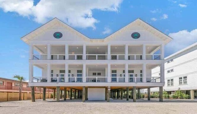 A-Fish🐟Private Pool👙Across from Beach🌊Dogs OK🐶