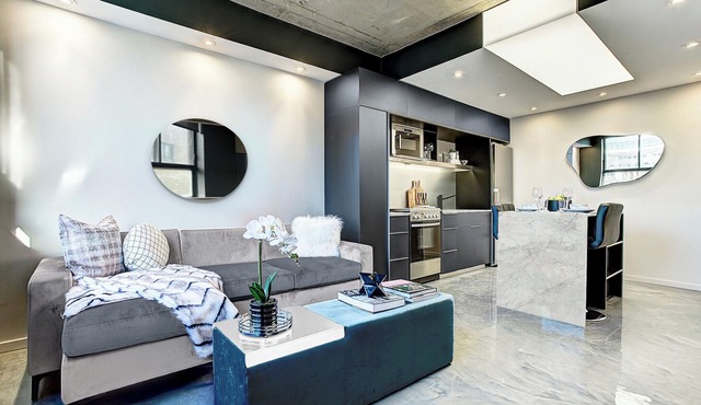 Airy Loft near Sainte-Catherine St.
