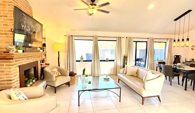 Ajijic 2 Bedroom Unit - Best Summer Rates -Huge Patio-Bikes-Gym-Pickleball Court