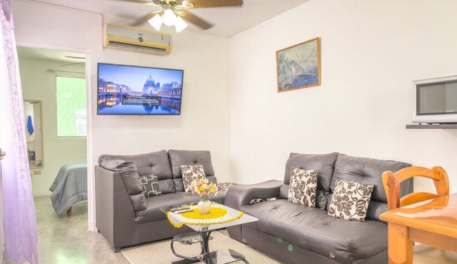 Amplia casa cerca del aeropuerto