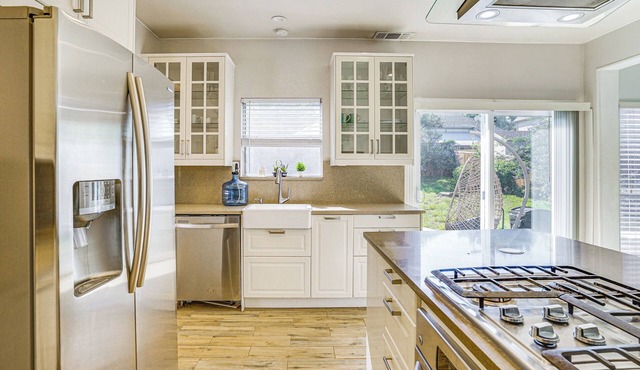 Arlington Home: Pool Oasis Near At&t Stadium