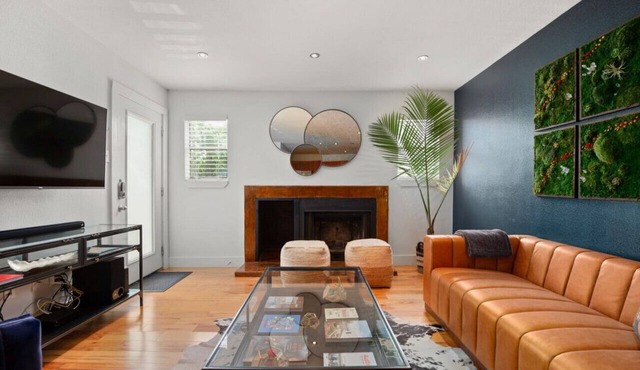Austin Vibes - A Hip Downtown Condo