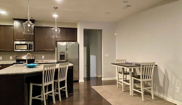 Awesome 2-Bedroom Full House near ATL Airport easy highway access to ATL Stadium