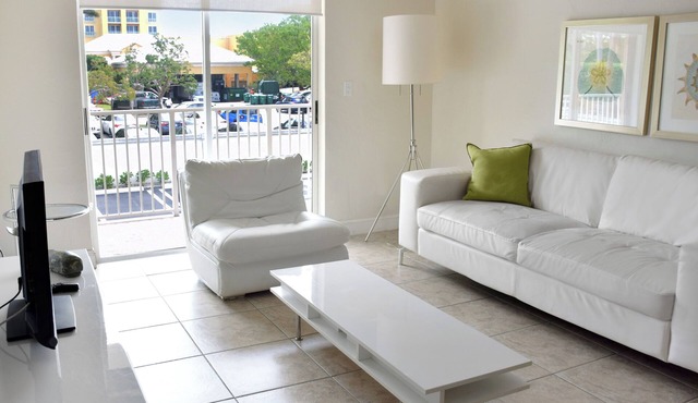 Awesome Key Biscayne Getaway! 2 Great Rooms, Beach Access, Pool, Free Parking