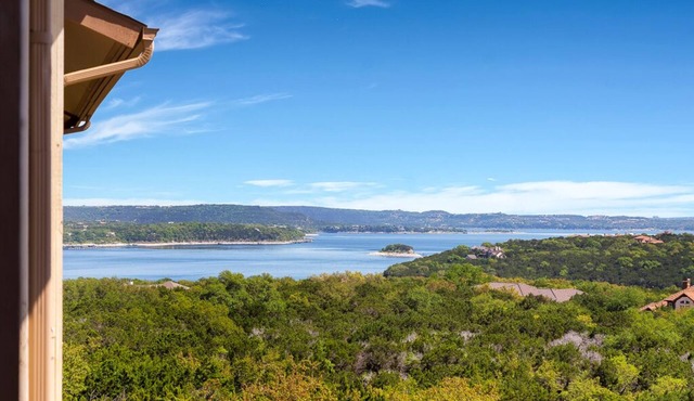 Awesome remodeled Villa at Hollows Resort, great Lake & Hill Country view, Pools, Fitness Center!