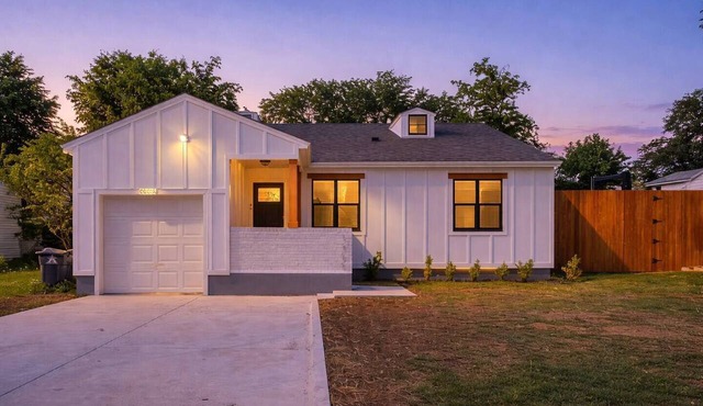 Backyard @ Arlington | Sports Court + Pool Table