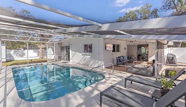 Bahama Breeze | Private Pool w/Patio + Outdoor TV!