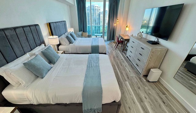 Balcony Ocean Views | Pool, Gym, Wi-Fi & Parking