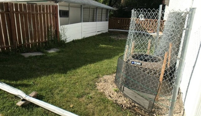 Basement 3 bdrm close to airport/everywhere Eat/Shop/Bus/Park/Cinema/Library ... in Winnipeg