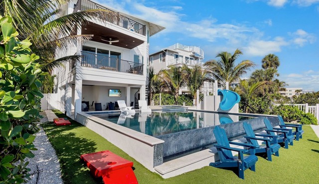 Bayfront Luxury Home! Dock, Pool, Rooftop Deck, Near Beach - Beach to Bay
