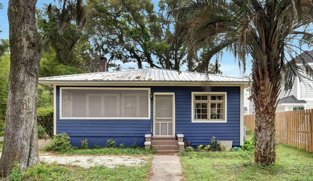 Beach Cottage! walk to restaurants. Minutes from Beach