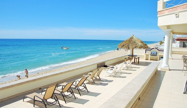 🐬 BEACH FRONT 🐬 Palapas, Firepit, Upstairs Deck, Whole House - PLAYA ARCADIA