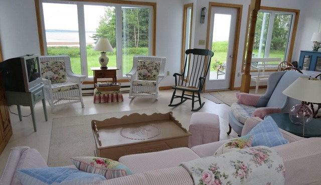Beach House on Private Shore - Spectacular Views - Peace and Quiet