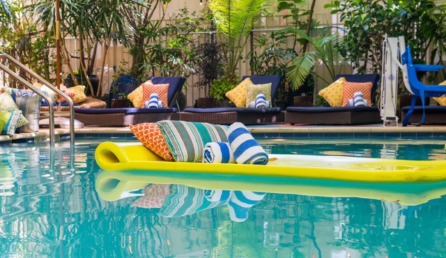 Beach Weekend! 3 Convenient Units, Happy Hour, Bar