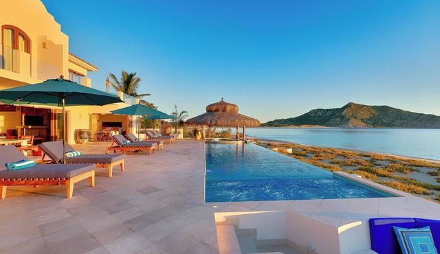 Beachfront Dual Villas w/Staff&Cook, Infinity Pools, Hot Tub & Swimmable Beach