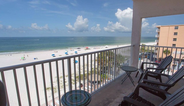 Beachfront Escape with Beach, Pool, Hot Tub & Corner Unit. Tickets Included to Top Attractions Daily