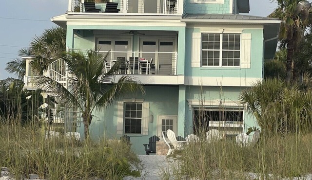BEACHFRONT HOUSE DIRECTLY ON SOFT SUGAR WHITE SANDS VRC19-000234
