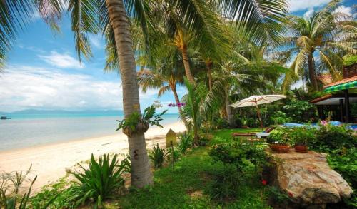 Beachfront Oasis with Private Pool and Jacuzzi on Samuis Bang Por Beach in Koh Samui