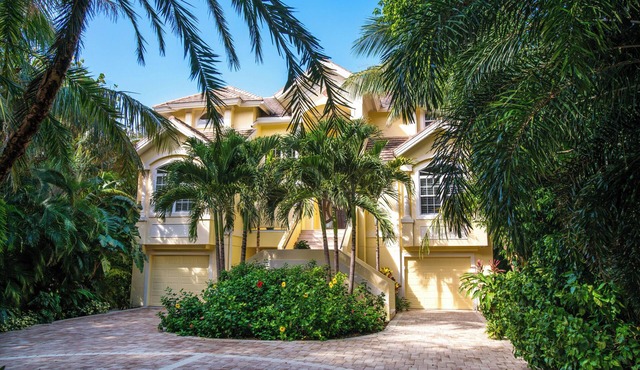 Beachfront Paradise - Directly On The Beach!