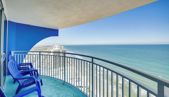 Beachfront Daytona Condo w/Pool & Hot Tub Access!