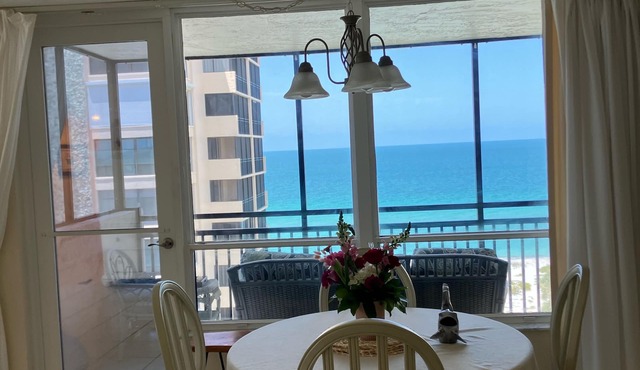 Beachfront with gorgeous costal views! - minimum 3 month stay