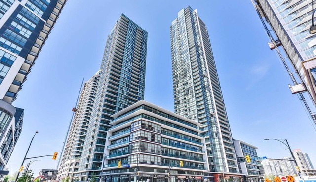 Beautiful 2Bed 2Bath Condo Steps to Square One