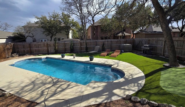 Beautiful 3 bedroom house with private pool, WiFi, San Antonio Rim/Cantera area