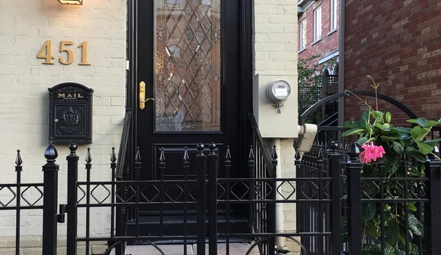 Beautiful 4Br downtown garden house. Sleeps 12