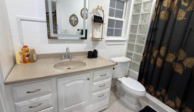 Beautiful 5-bedroom house with AC in charming Spring
