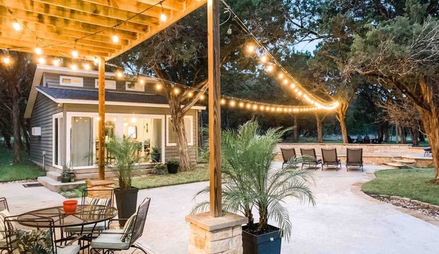 Beautiful Countryside Manor with Pool by Whitetail Rentals