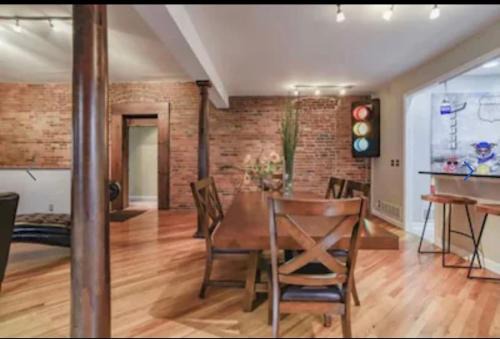 Beautiful Downtown Loft