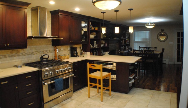 Beautiful, fully renovated, single family townhouse that accommodates up to 11.