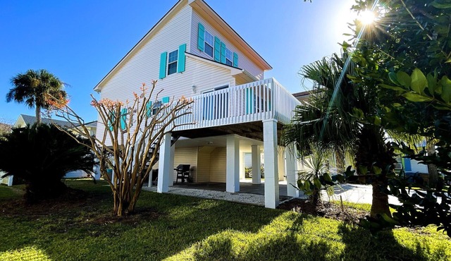 Beautiful home with pool. See notes about heated pool season.