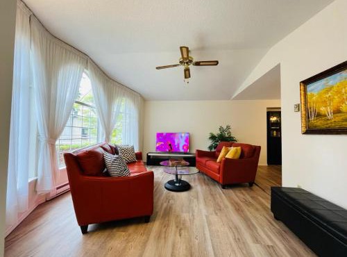 Beautiful home with one acre land for leisure time in Vancouver Island