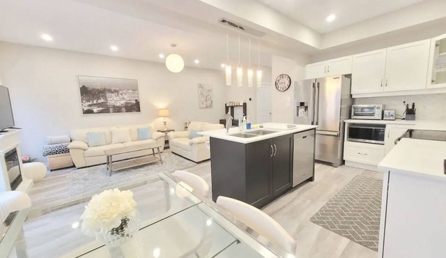 Beautiful & New 3 Bedroom Home – King bed - 2 Parking - 5 Mins of Hwy 401