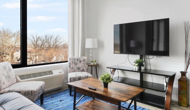 Beautiful Studio Near EWR bahz